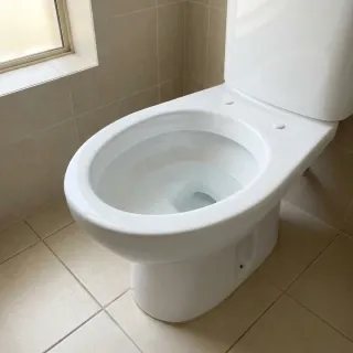 Dieselbe Toilette nach der Anwendung von Fuugu